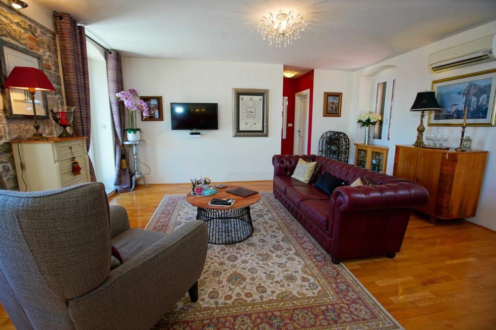 One-Bedroom Apartment with Balcony